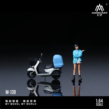 Moto White and Blue Pedal Figura - MoreART (BAJO PEDIDO)